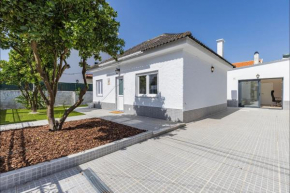 Lovely Beach House in Aroeira by LovelyStay